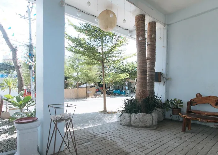 Hotell Reddoorz At Fat J Apartelle Mactan Cebu